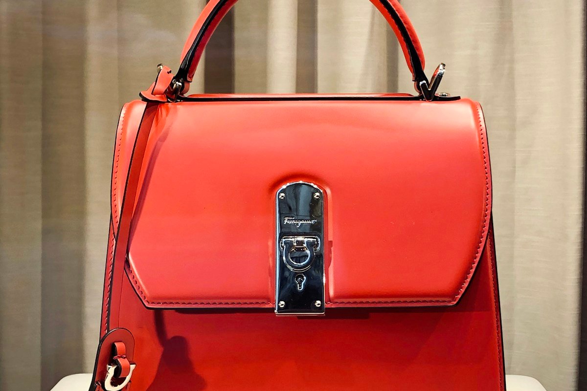The Architectural Handbag Guide: Shapes, Scales, and Longevity