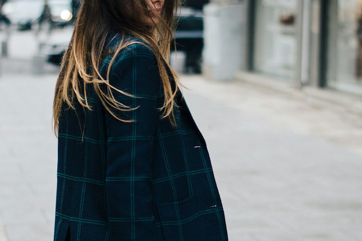 Modern Minimalist Dressing: Proportions, Silhouettes, and Negative Space
