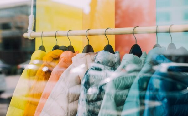 The Art of the Silk Scarf: 6 Elegant Ways to Tie and Style Foulards